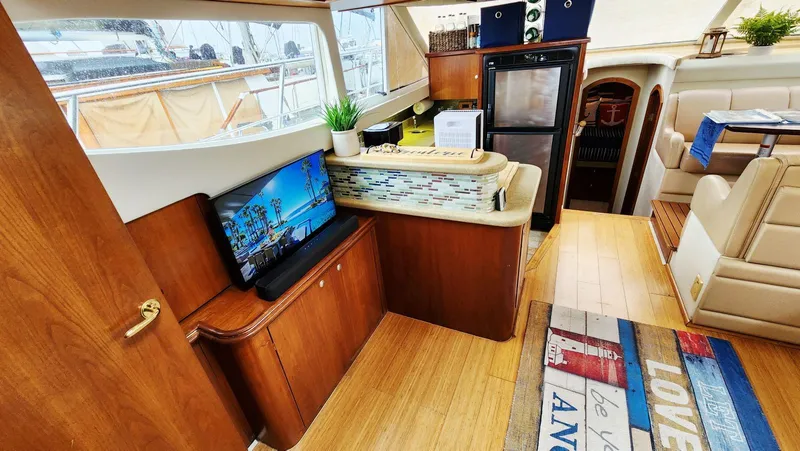 Slide: The Image of Cruisers Yachts 4450 2000 - 28