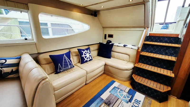 Slide: The Image of Cruisers Yachts 4450 2000 - 29