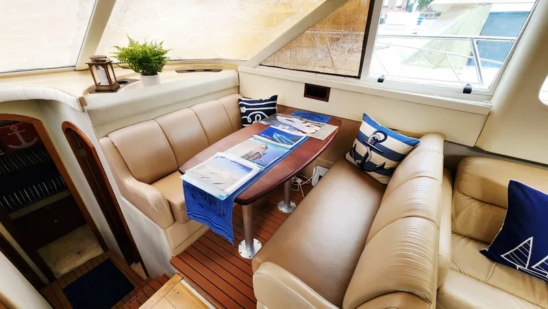 Slide: The Image of Cruisers Yachts 4450 2000 - 31