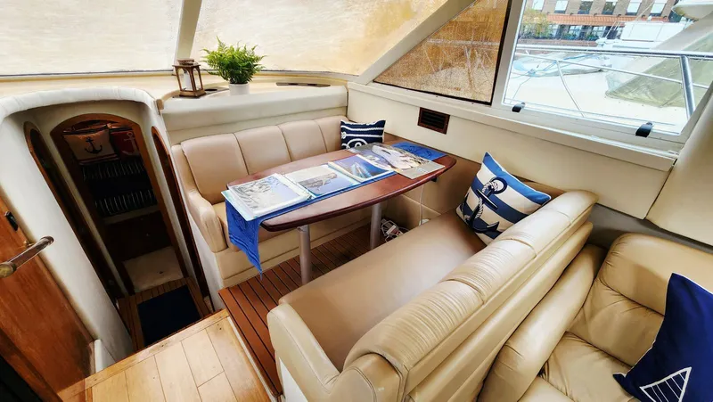 Slide: The Image of Cruisers Yachts 4450 2000 - 32