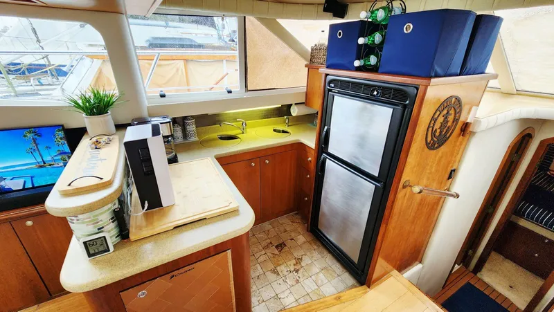 Slide: The Image of Cruisers Yachts 4450 2000 - 33