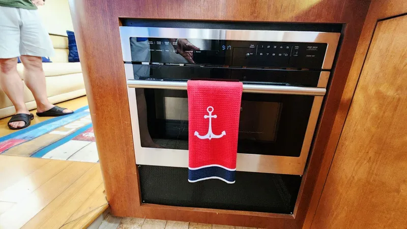 Slide: The Image of Cruisers Yachts 4450 2000 - 36