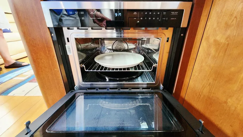 Slide: The Image of Cruisers Yachts 4450 2000 - 37