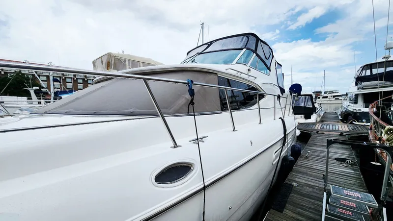 Slide: The Image of Cruisers Yachts 4450 2000 - 4