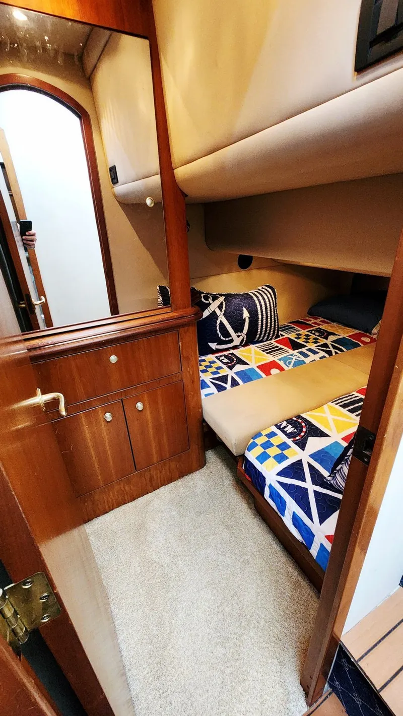 Slide: The Image of Cruisers Yachts 4450 2000 - 42