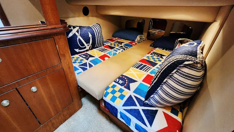 Slide: The Image of Cruisers Yachts 4450 2000 - 43