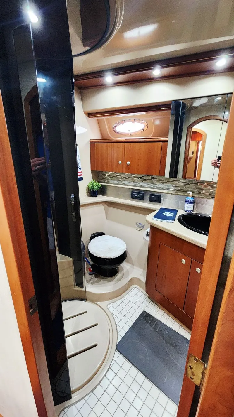 Slide: The Image of Cruisers Yachts 4450 2000 - 44