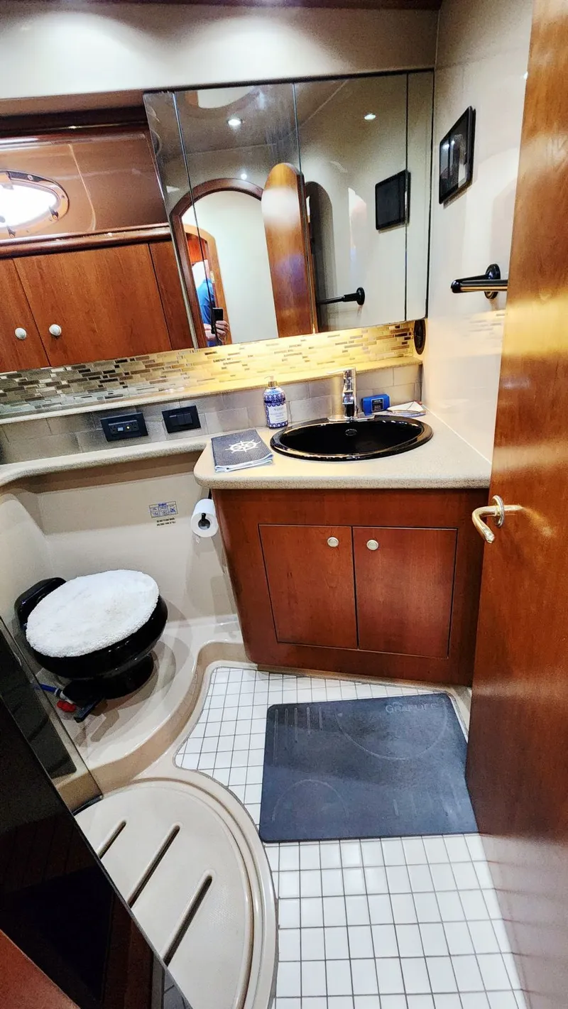 Slide: The Image of Cruisers Yachts 4450 2000 - 46