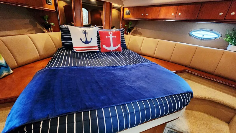 Slide: The Image of Cruisers Yachts 4450 2000 - 47