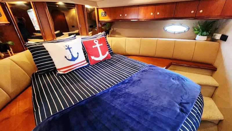 Slide: The Image of Cruisers Yachts 4450 2000 - 49