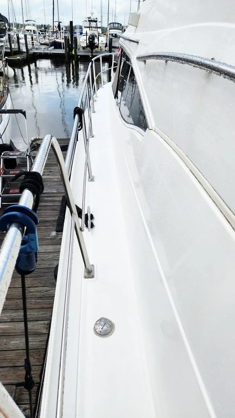 Slide: The Image of Cruisers Yachts 4450 2000 - 5