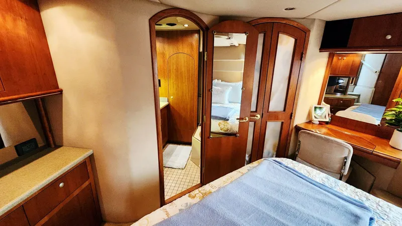 Slide: The Image of Cruisers Yachts 4450 2000 - 56