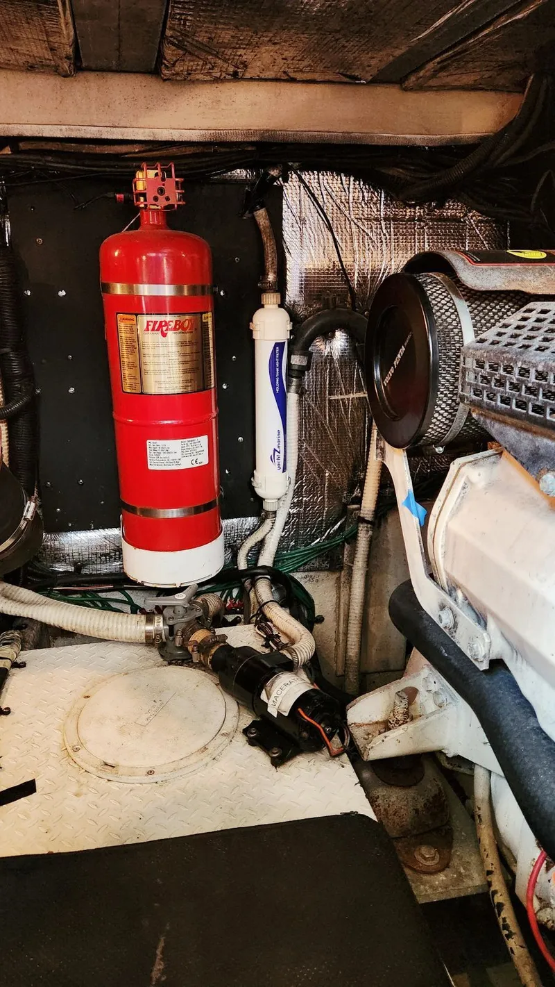 Slide: The Image of Cruisers Yachts 4450 2000 - 64