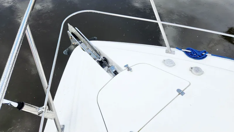 Slide: The Image of Cruisers Yachts 4450 2000 - 7