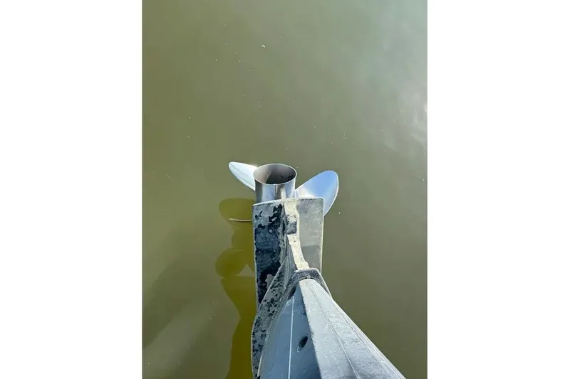 Slide: The Image of Propeller of 2022 Sea Ray SPX 230 Outboard boat in water. - 33