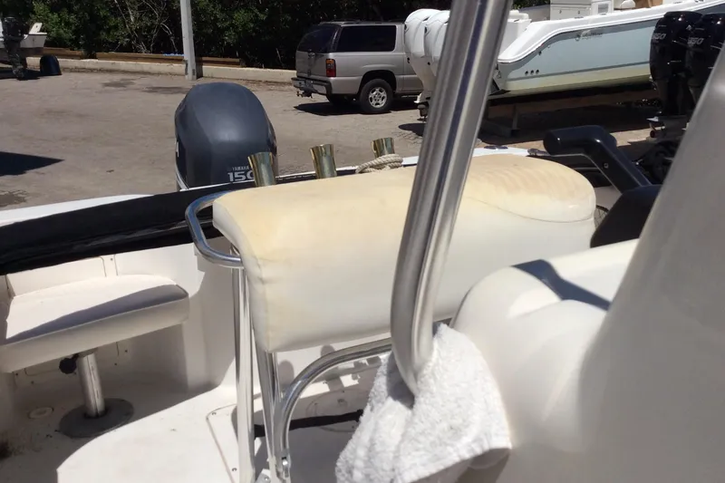 Slide: The Image of 2005 Seaswirl Striper 2101 Center Console boat interior with Yamaha 150 engine. - 6