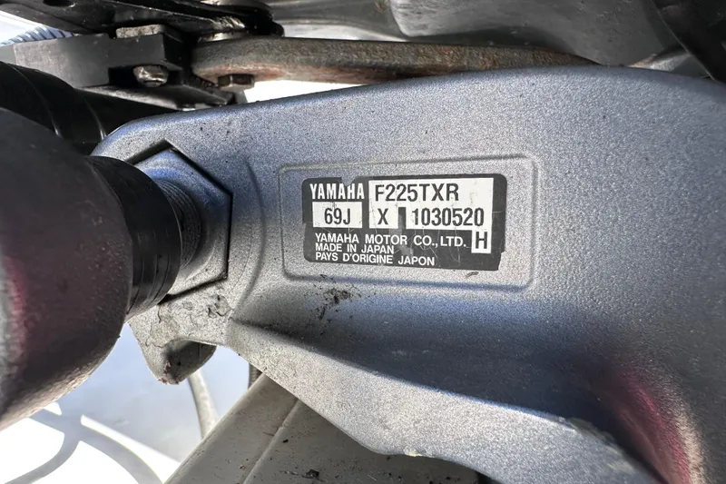 Slide: The Image of Close-up of Yamaha F225TXR engine label on 2001 Wellcraft 290 Coastal boat. - 39