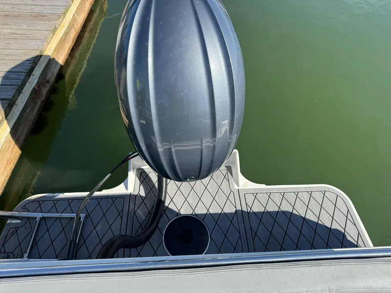 Slide: The Image of Defiance 220 Admiral EX 2024 - 27