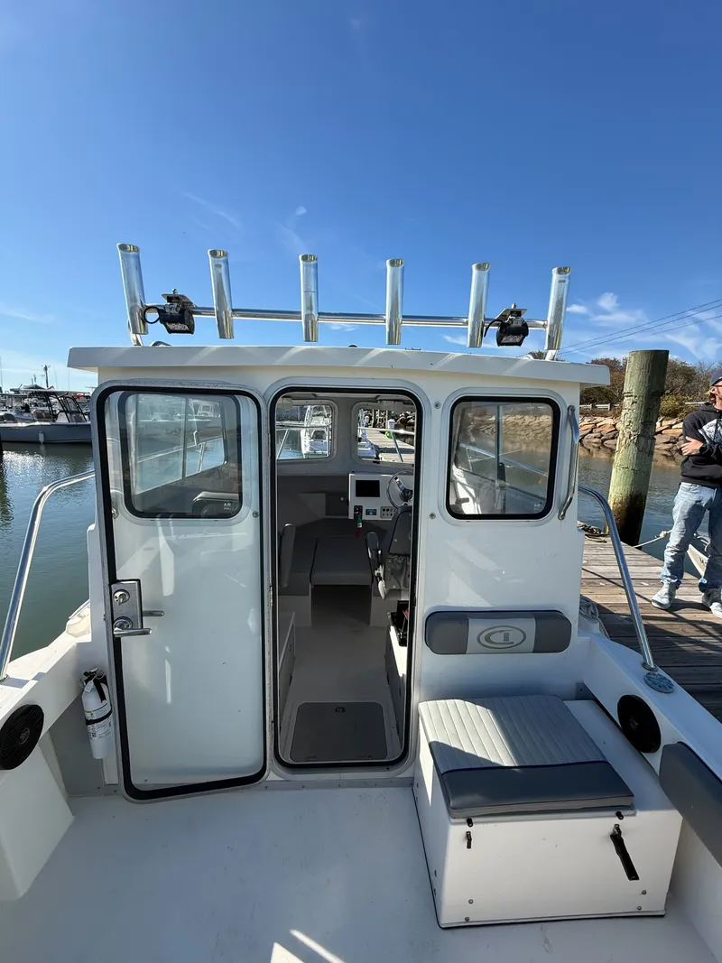 Slide: The Image of Defiance 220 Admiral EX 2024 - 5