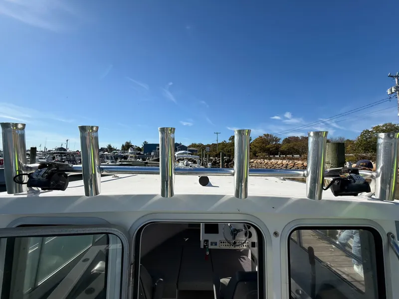 Slide: The Image of Defiance Admiral 220 EX 2024 - 10