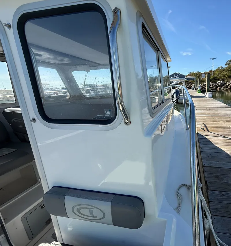 Slide: The Image of Defiance Admiral 220 EX 2024 - 13