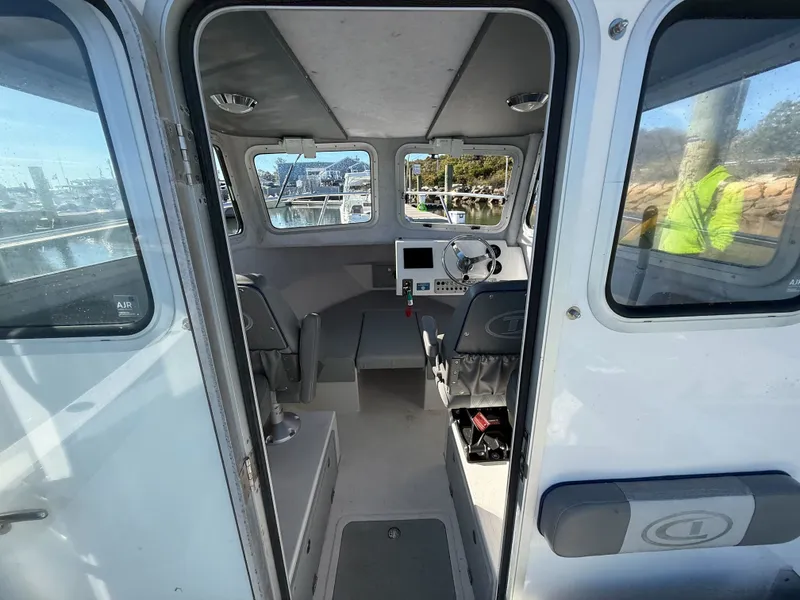 Slide: The Image of Defiance Admiral 220 EX 2024 - 14