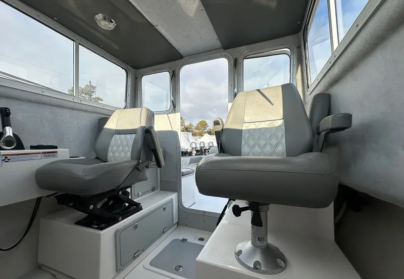 Slide: The Image of Defiance Admiral 220 EX 2024 - 49