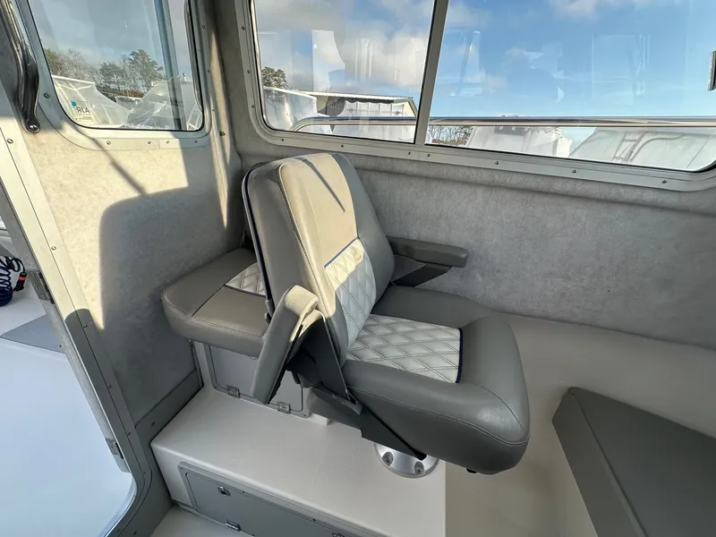 Slide: The Image of Defiance Admiral 220 EX 2024 - 50