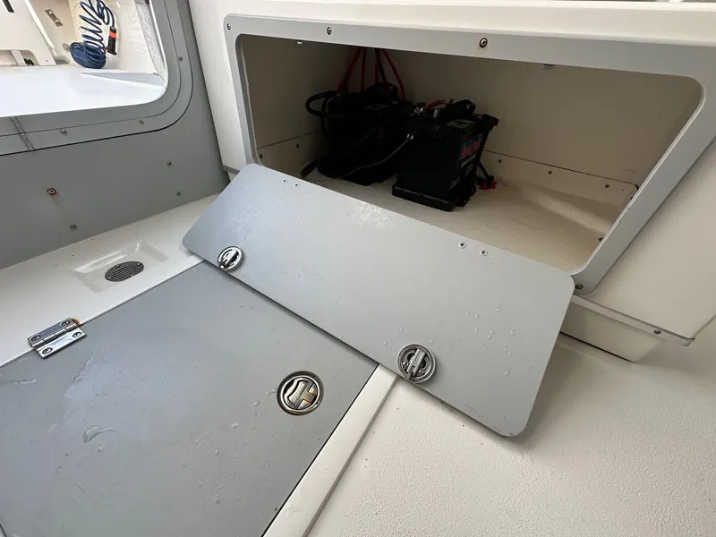 Slide: The Image of Defiance Admiral 220 EX 2024 - 51