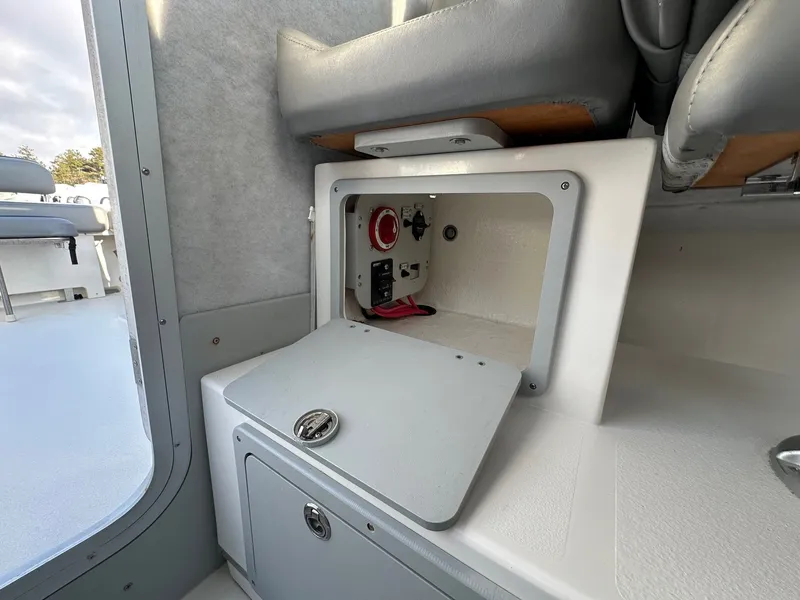 Slide: The Image of Defiance Admiral 220 EX 2024 - 52