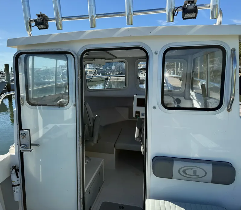 Slide: The Image of Defiance Admiral 220 EX 2024 - 8