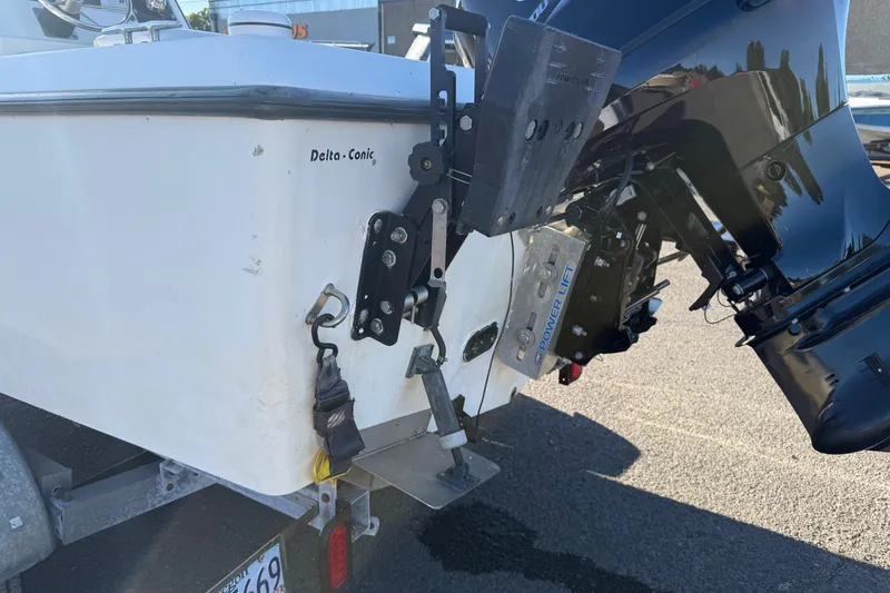 Slide: The Image of 1990 Larson DC-204 boat with outboard motor and power lift on trailer. - 9