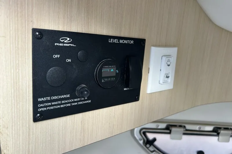 Slide: The Image of 2026 Regal 26 LX6 - Head - 21