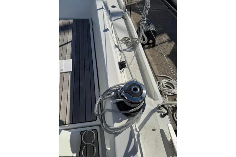 Slide: The Image of Deck view of 2020 Beneteau Oceanis 30.1 sailboat with winch and ropes. - 9