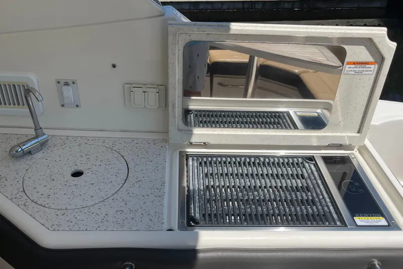 Slide: The Image of Outdoor kitchen area on a 2020 Sea Ray Sundancer 320 Outboard boat. - 37