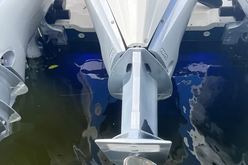 Slide: The Image of Underwater Lights - 2020 Sea Ray Sundancer 320 Outboard - 9