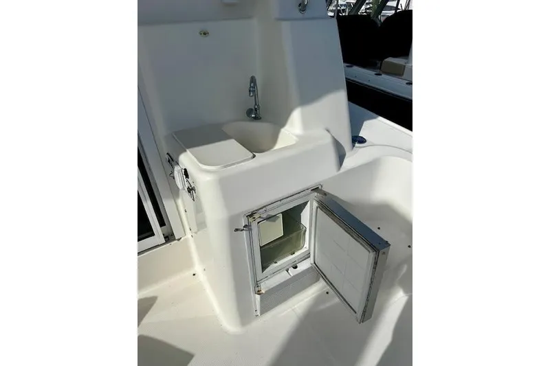 Slide: The Image of 2001 Silverton 42 Convertible boat sink and storage area with open compartment. - 31