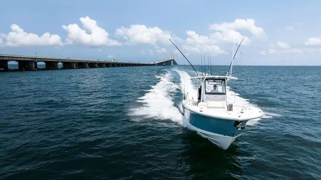 Slide: The Image of Sea Hunt Ultra 265 SE 2026 - 4