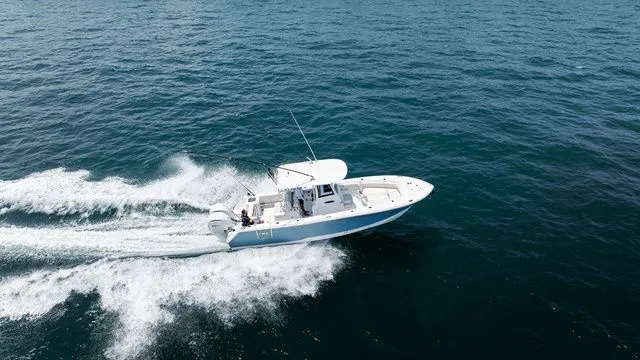 Slide: The Image of Sea Hunt Ultra 265 SE 2026 - 5