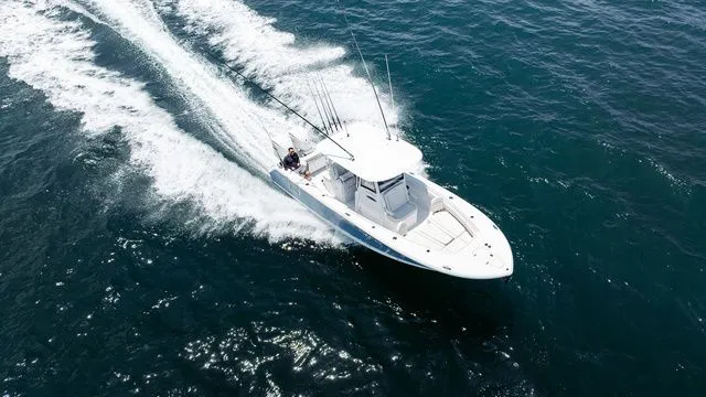Slide: The Image of Sea Hunt Ultra 265 SE 2026 - 6