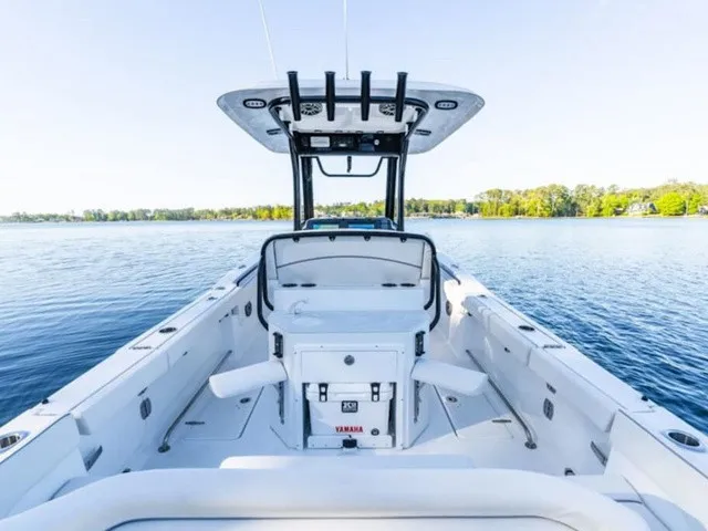 Slide: The Image of Sea Hunt Ultra 265SE 2027 - 11