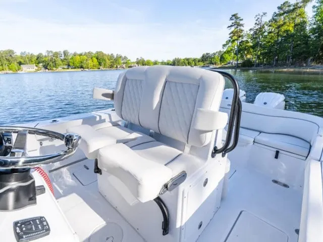 Slide: The Image of Sea Hunt Ultra 265SE 2027 - 10