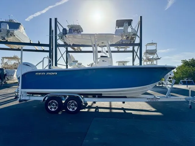 Slide: The Image of Sea Pro 222 Center Console 2026 - 7