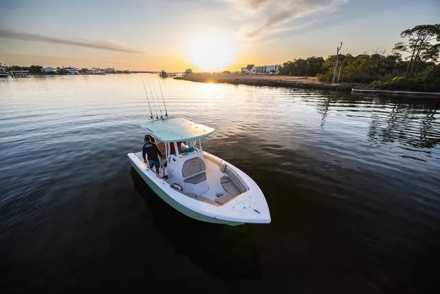 Slide: The Image of Sea Pro 242 Center Console DLX 2026 - 5