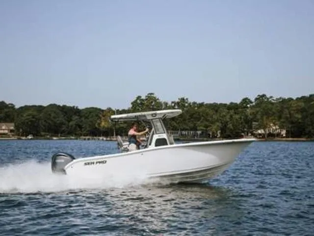 Slide: The Image of Sea Pro 242 Center Console DLX 2026 - 7