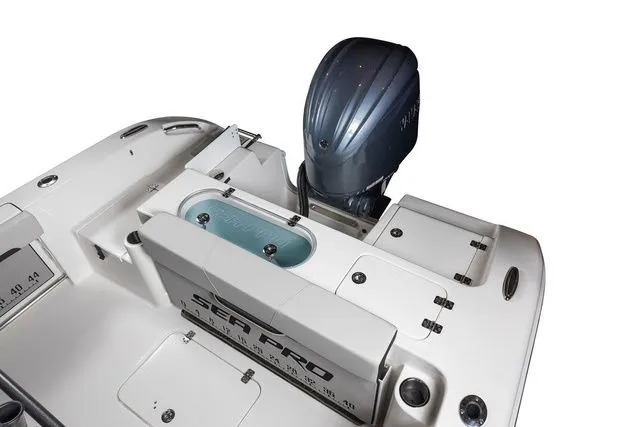 Slide: The Image of Sea Pro 242 Center Console DLX 2026 - 8