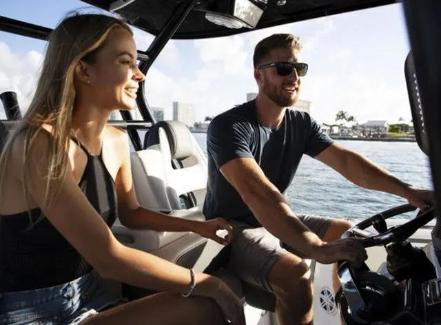 Slide: The Image of Blackfin 332 CC 2026 - 10