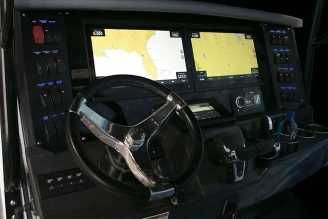 Slide: The Image of Blackfin 332 CC 2026 - 15