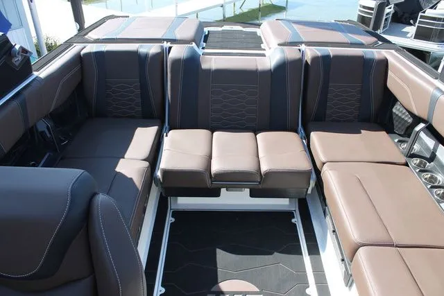 Slide: The Image of Malibu Wakesetter 22 MXZ 2026 - 11