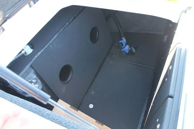 Slide: The Image of Malibu Wakesetter 22 MXZ 2026 - 14